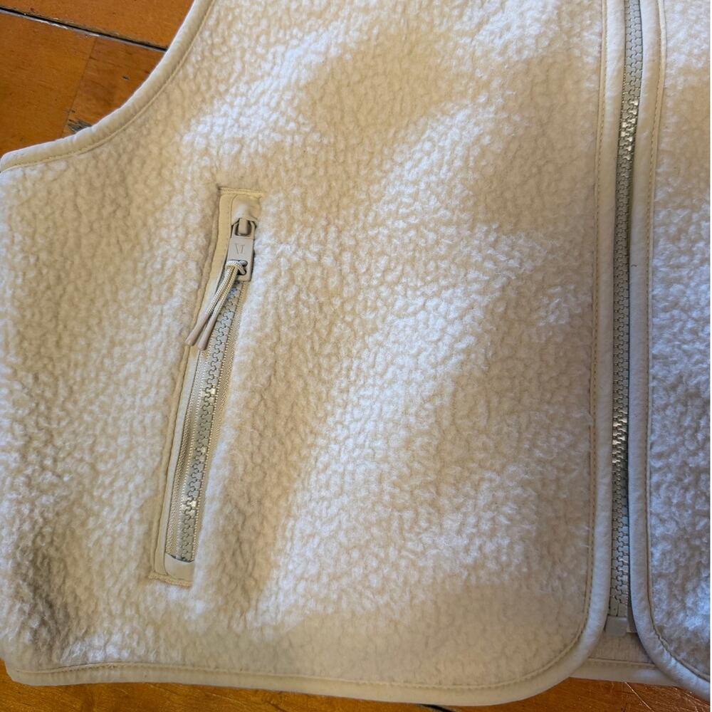 VUORI Alpine Bone Ivory Sherpa Fleece Zippered Vest Size S - Picture 4 of 5